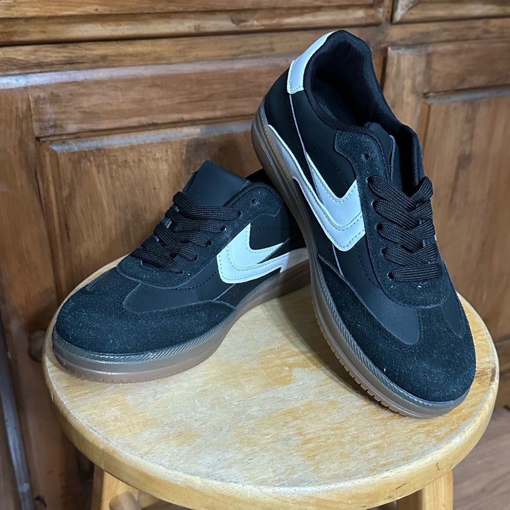 Streetwear Society Black and White Sneakers 6
